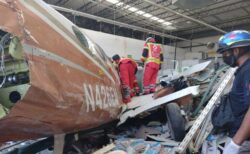 メキシコのスーパーに小型機が墜落、店内に機体が突っ込み、3人が死亡