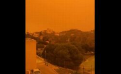 スペインの空がオレンジ色に、火星のような不思議な風景が広がる