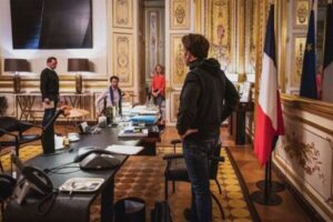 仏・マクロン大統領に、ウクライナ大統領の「真似」疑惑が浮上