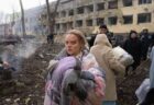 ウクライナの病院で空爆を逃れ、ブロガーにされた妊婦、無事女児を出産