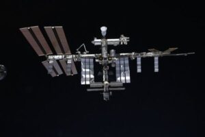 NASAの宇宙飛行士、ISSに355日滞在し記録を更新、ロシア人と共に地球へ帰還