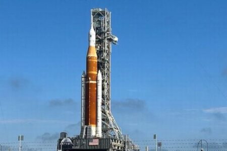 NASAの巨大な新型ロケットがデビュー、再び人類を月へ送る計画に使用
