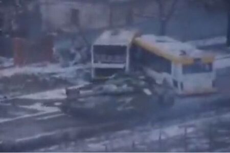 【ウクライナ】ロシア軍がモスクまで攻撃、遺体を溝に埋める動画も浮上