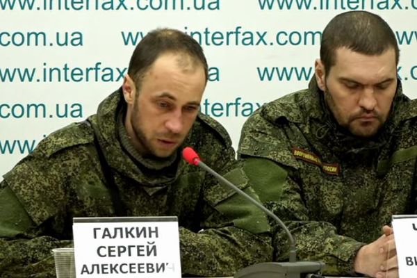 ウクライナで捕虜になったロシア軍兵士、軍の指導部を批判し、侵略行為を涙で謝罪