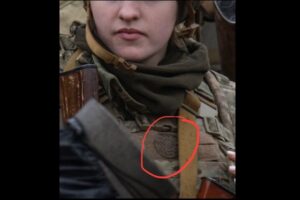 ナチのシンボル「黒い太陽」をつけたウクライナ兵士の写真を、NATOが公開してしまう