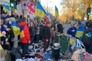 略奪反対！ イギリス人は「略奪者への支援」で抗議