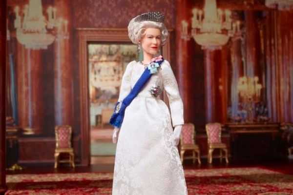 エリザベス女王のバービー人形が登場、限定品として販売開始 – Switch News（スウィッチ・ニュース）