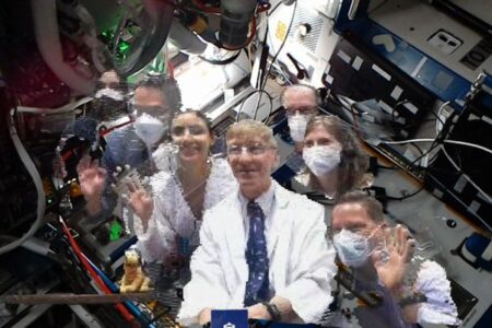 NASAが宇宙で初めて「ホロポーテーション」を実施、ISS内に人間の3D映像が届く
