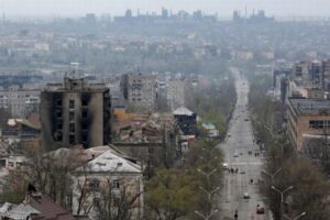 ロシア軍がマリウポリの製鉄所で再び空爆を開始、施設内の襲撃も計画か