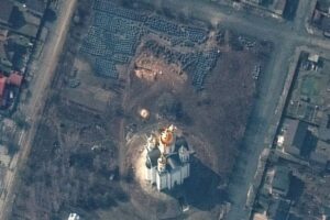 【ウクライナ】ブチャにある教会で集団墓地を発見、戦争開始から民間人を大量虐殺か