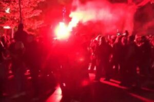 マクロン大統領再選に反発、各地で大規模なデモが勃発【フランス】