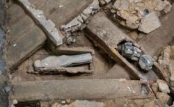 ノートルダム大聖堂の地下から謎の石棺が出現、14世紀に埋葬された可能性