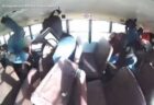 乗用車に衝突されたスクールバス、当時の車内映像がショッキング【アメリカ】
