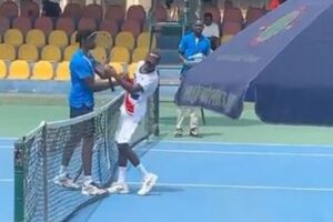 前代未聞！テニスのジュニア選手権で、負けた選手が相手に平手打ち【動画】