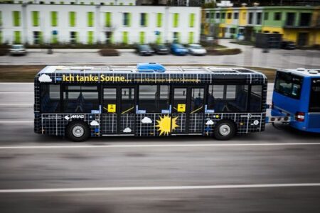ドイツで、ソーラーパネルを搭載したバスが間もなく運行開始