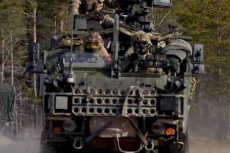 イギリス国防相、ウクライナへ装甲車や長距離砲を含めたさらなる武器支援を約束