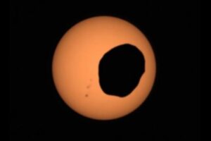 NASAの「パーサヴィアランス」が、火星での日食の撮影に成功