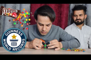 M&M’sチョコを積み上げ、7個でも世界新記録