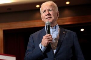 米政府、プーチン大統領の娘とロシアの大手銀行に新たな制裁