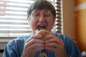 50年間、ほぼ毎日「ビッグ・マック」を食べ続けた男性、記録を更新中