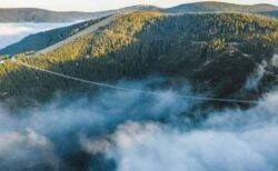 チェコの山に世界最長の吊り橋が完成、その長さ721メートル