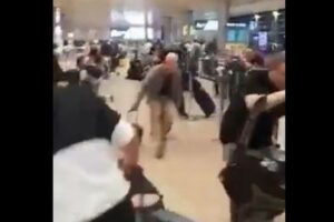 イスラエルの空港がパニック、観光客がお土産に爆弾を持ち帰ろうとする