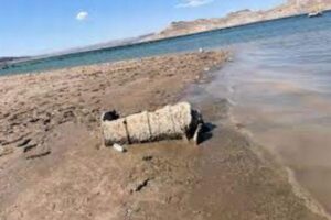 干上がった湖の底から樽に入った遺体を発見、1970年代の事件か【アメリカ】