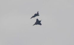 フランスで2機の戦闘機が空中で接触、その後無事に着陸