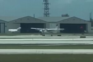 飛行中にパイロットが容体悪化、操縦経験のない乗客が着陸に成功