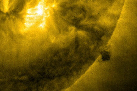 太陽の映像に現れた黒い立方体をNASAが隠蔽か？