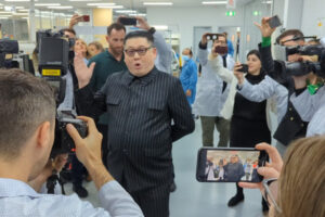 豪議会選挙キャンペーンに偽・金正恩が乱入してぶち壊しに