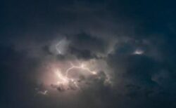 ネブラスカ州で発生した嵐、静止画を組み合わせた雷の映像が大迫力