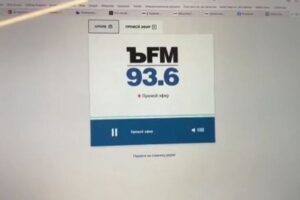 ロシアのラジオ局がハッキングされ、ウクライナ国歌と反戦の歌が流れる