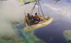 自作の飛行機で南太平洋の上空を飛行、美しい海や島々を撮影