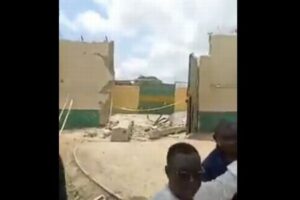 ナイジェリアの刑務所が襲撃され、400人以上の囚人が脱走か