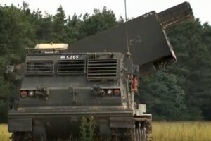 ウクライナに長距離ロケットシステム「M270」が到着、米戦闘機での訓練も予定