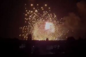 ウクライナ軍がヘルソンのロシア軍弾薬庫を攻撃、大規模な爆発が発生