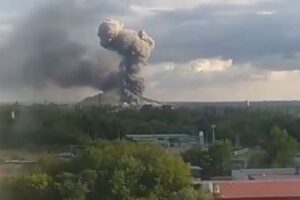 ウクライナ軍による攻撃で、ロシア軍の弾薬庫が大爆発【ドネツク州】