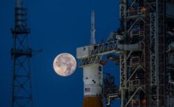 NASA、月へのテスト飛行で8月にロケットを打ち上げる予定と発表
