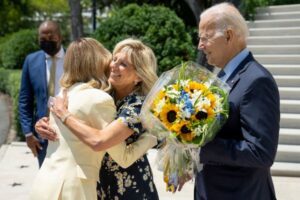 ウクライナの大統領夫人がホワイトハウスを訪問、米はさらなる支援を準備