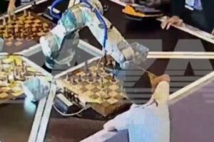 ロシアでチェス・ロボットが暴走？子供の指を押さえ、骨折させてしまう