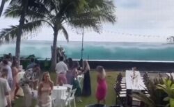 ハワイで結婚パーティーが行われている最中、高波が押し寄せ水浸しに