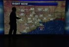 米テレビ、気象予報士が停電の可能性を指摘した瞬間、スタジオが真っ暗に