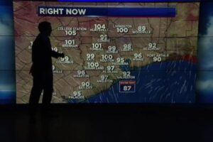 米テレビ、気象予報士が停電の可能性を指摘した瞬間、スタジオが真っ暗に