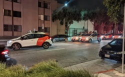 サンフランシスコで自動運転タクシーが故障、複数台が集まり道路をブロック