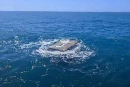 オーストラリア沖に謎の鉄の塊が浮かぶ、警戒が呼び掛けられる