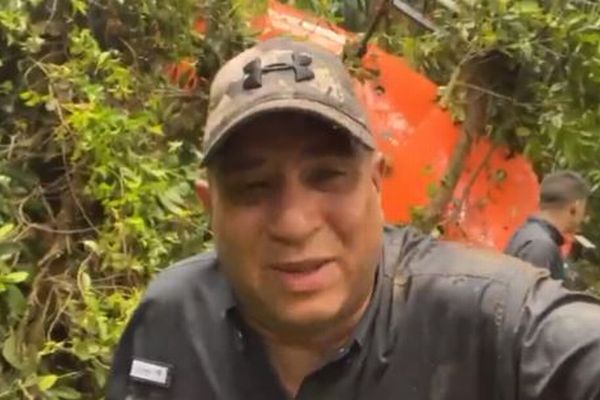 パナマの大統領候補が乗ったヘリがジャングルに墜落、救助を求める動画を投稿