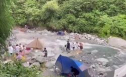 中国の渓谷で起きた鉄砲水、7人が死亡した事故の背景とは？