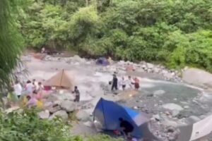 中国の渓谷で起きた鉄砲水、7人が死亡した事故の背景とは？