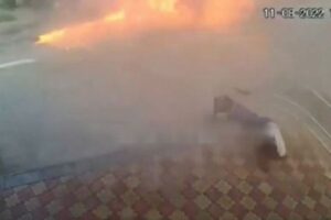 ロシア側に寝返ったウクライナ人を、ルハンシク州の抵抗勢力が爆殺【動画】